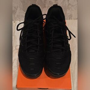 Nike Black Women's Lace-Up Sneakers ( Unisex )